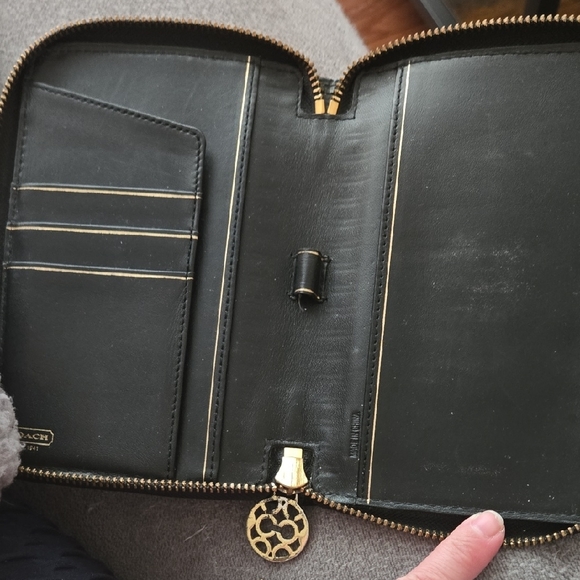 Coach Black Leather Agenda Planner Zip Closure - Picture 2 of 4